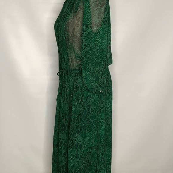 Aritzia BABATON‎ 100% Silk Dress. - Picture 6 of 12